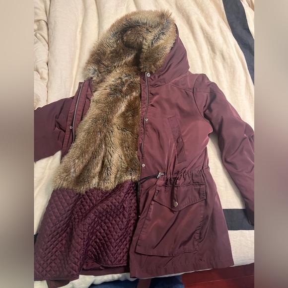 Danier maroon 3 in 1 faux fur jacket - Picture 2 of 6